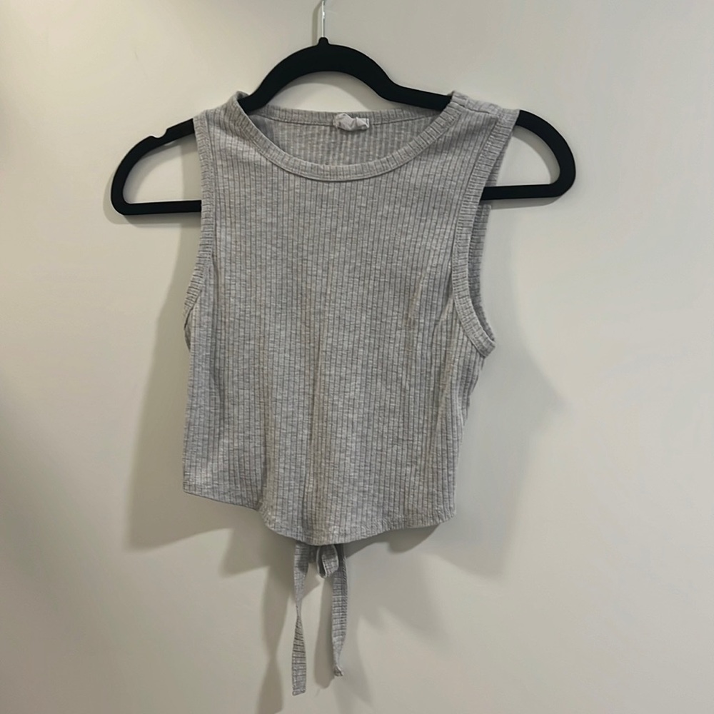 Open back cropped tank with bow in back xs
